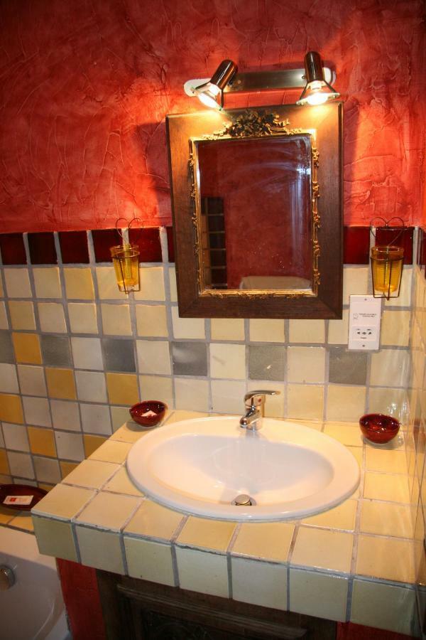 Bed and Breakfast Le Jas Des Nevieres Pierrerue  Экстерьер фото